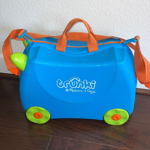 Melissa & Doug Other Melissa And Doug Trunki Rolling Ride On